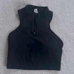 Size 4 lululemon crop top excellent condition